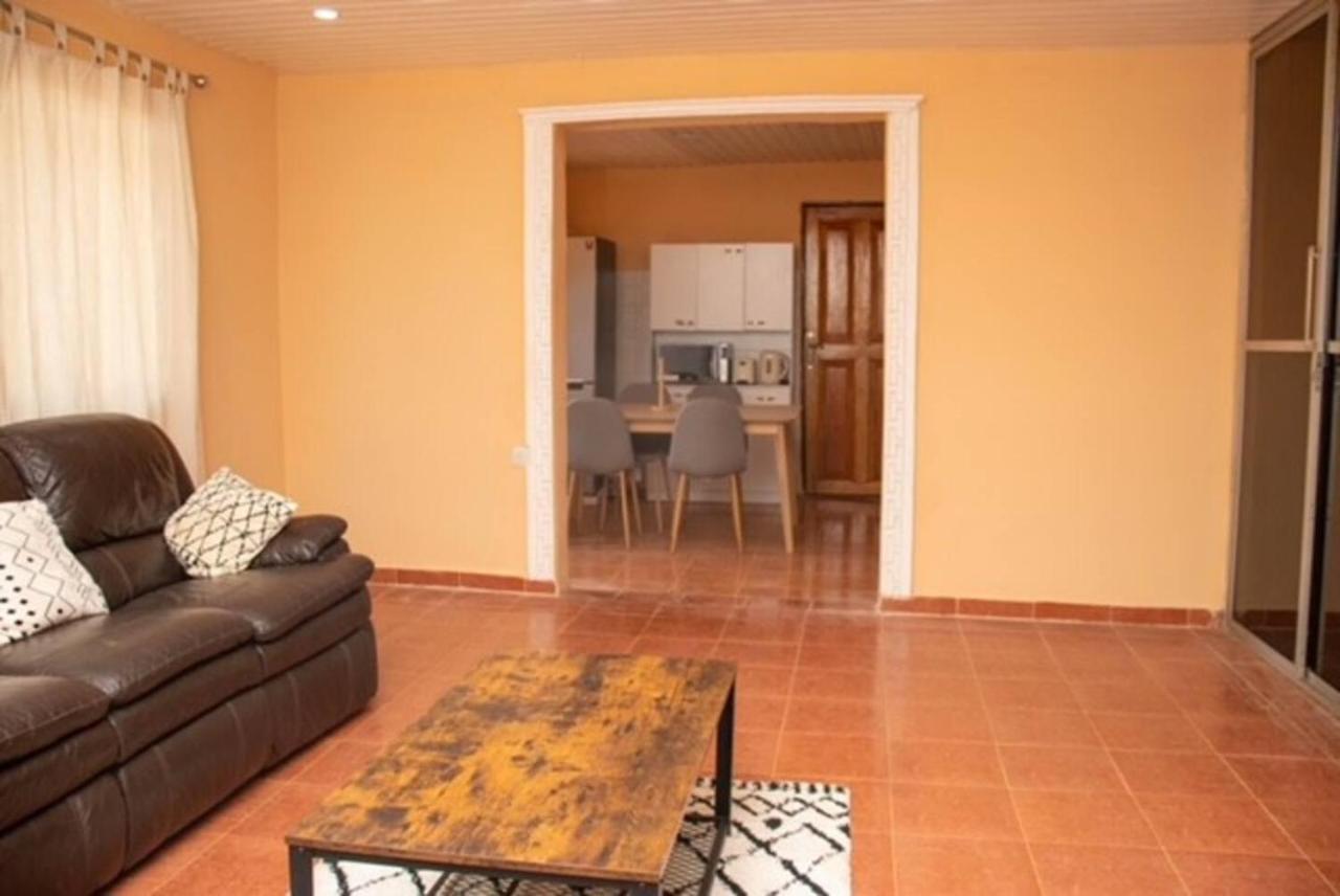 Fully Aircondition 3Bed Villa- A C- Wifi- Hotwater Freetown Exterior photo
