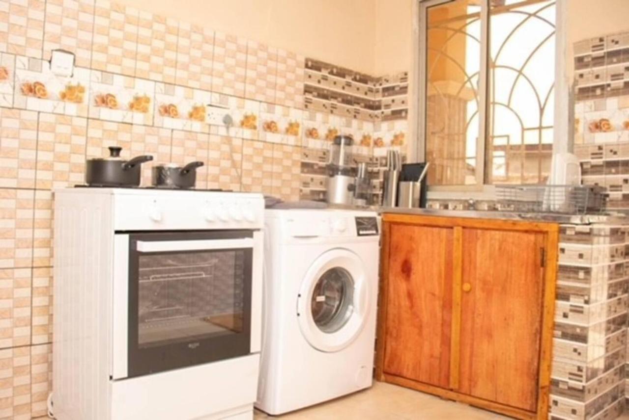 Fully Aircondition 3Bed Villa- A C- Wifi- Hotwater Freetown Exterior photo