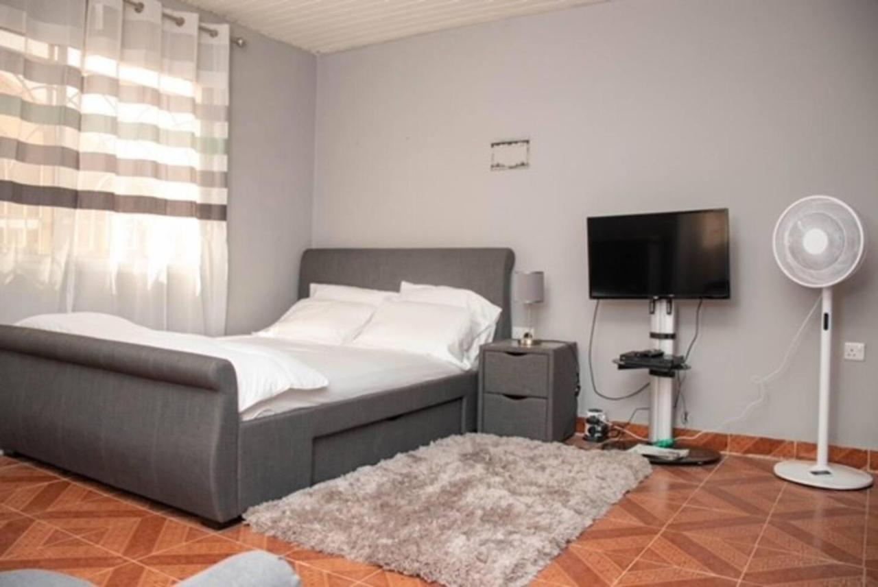 Fully Aircondition 3Bed Villa- A C- Wifi- Hotwater Freetown Exterior photo