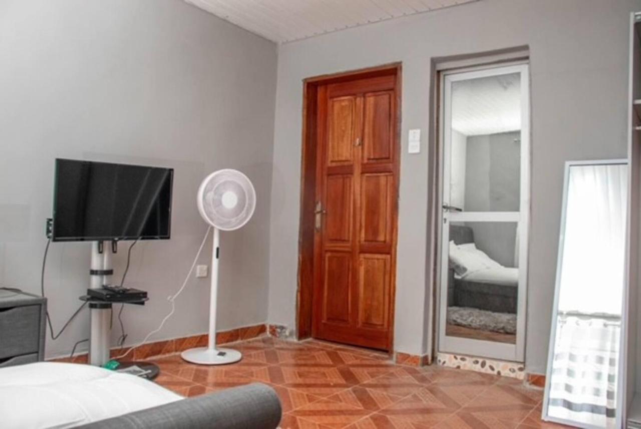 Fully Aircondition 3Bed Villa- A C- Wifi- Hotwater Freetown Exterior photo