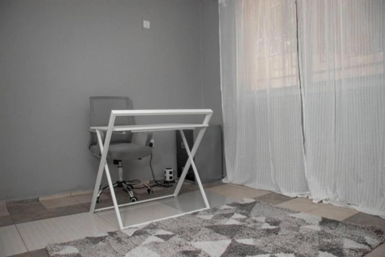 Fully Aircondition 3Bed Villa- A C- Wifi- Hotwater Freetown Exterior photo
