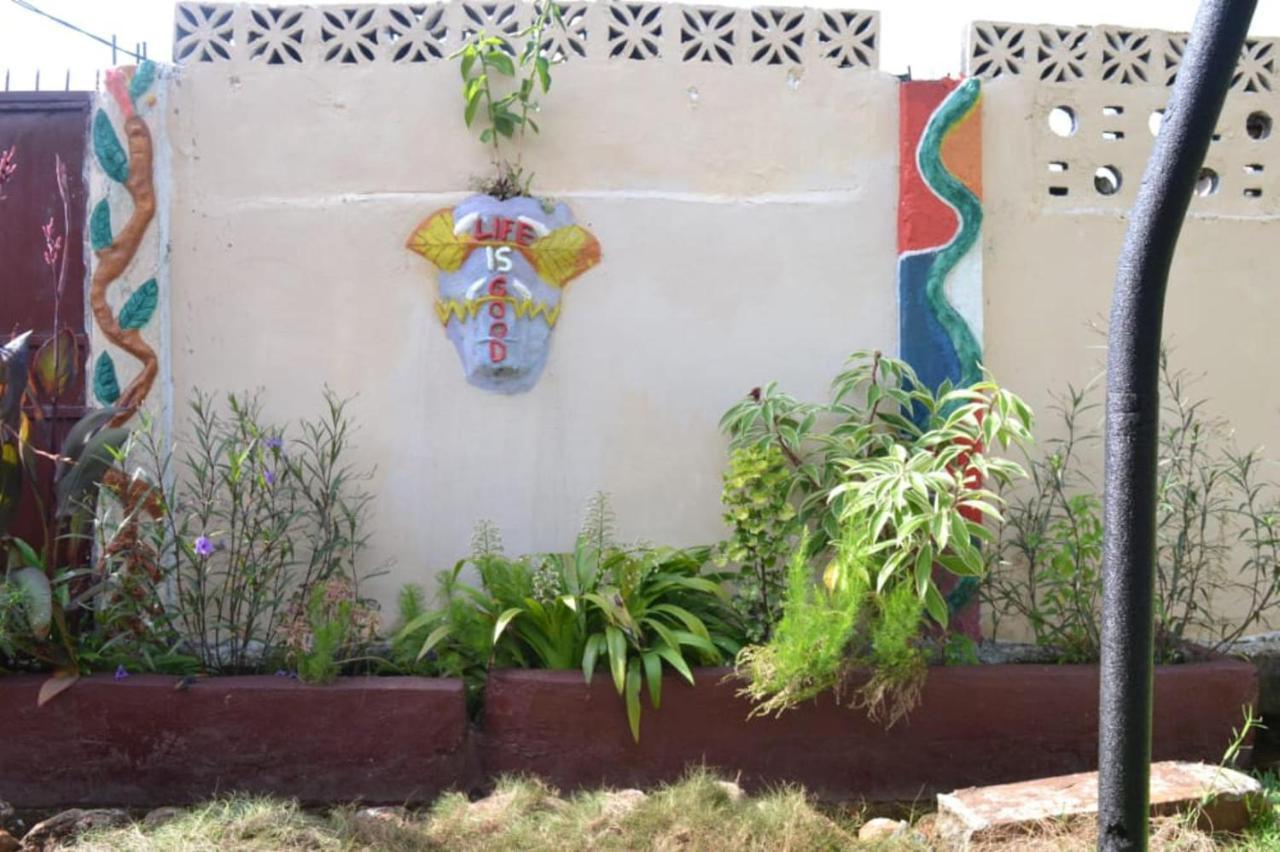 Fully Aircondition 3Bed Villa- A C- Wifi- Hotwater Freetown Exterior photo