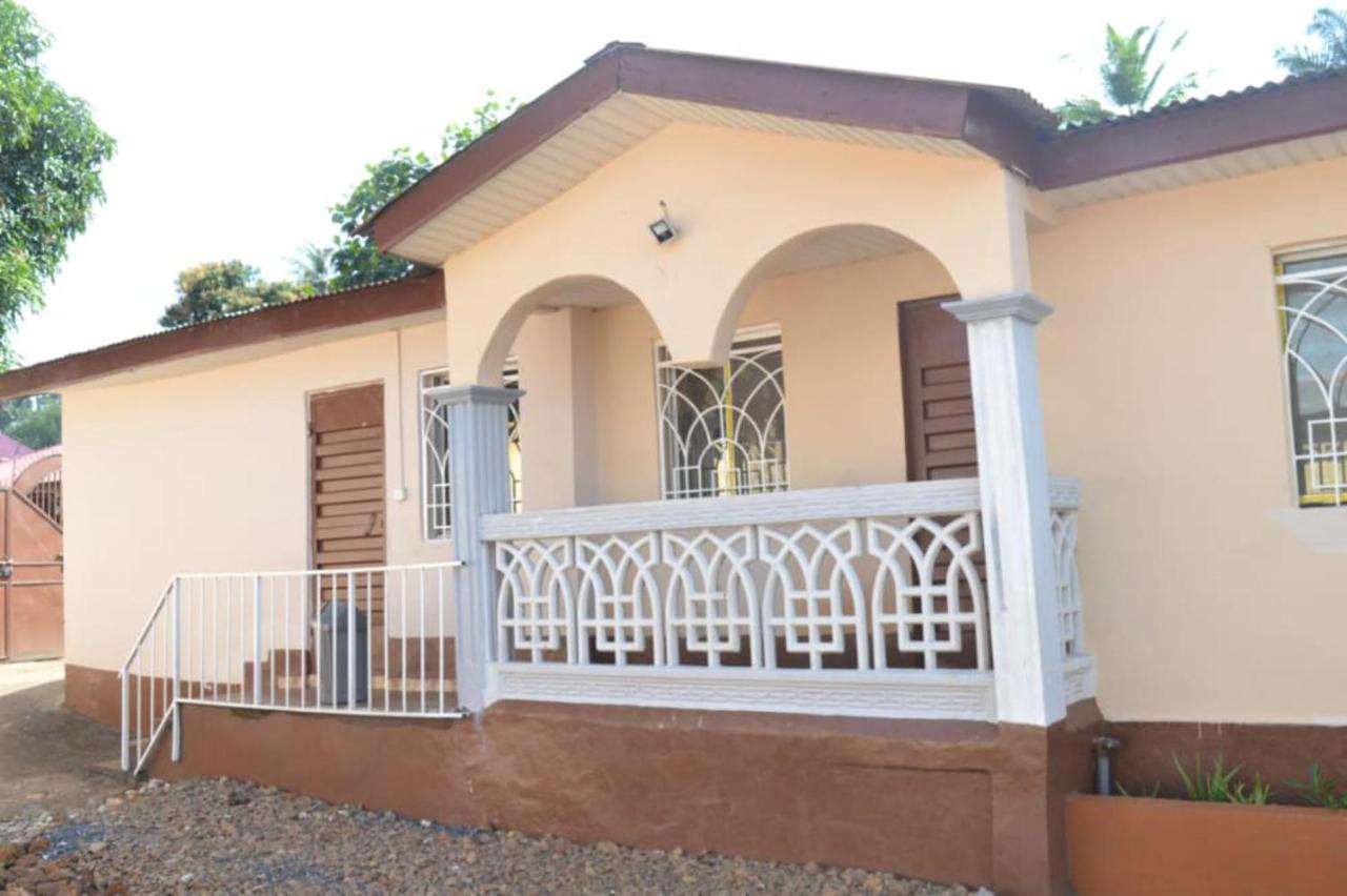 Fully Aircondition 3Bed Villa- A C- Wifi- Hotwater Freetown Exterior photo